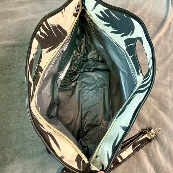 DSW Insulated Cooler Tote Bag - Picture 4 of 4